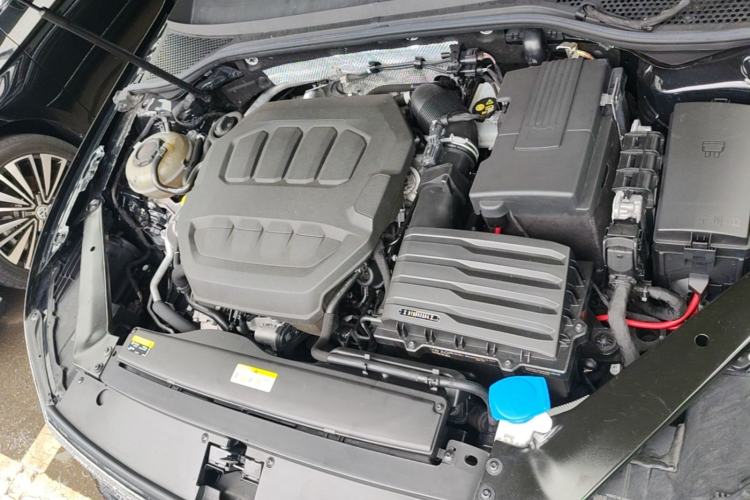 Used Volkswagen Magotan 2023 2 Million Units Commemorative Edition 330TSI DSG Luxury Version Engine Bay