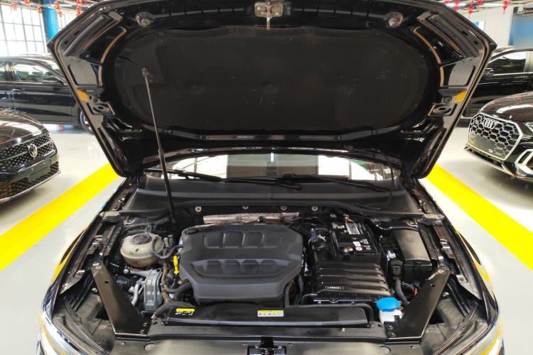 Used Volkswagen Magotan 2023 2 Million Units Commemorative Edition 330TSI DSG Luxury Version Engine Bay