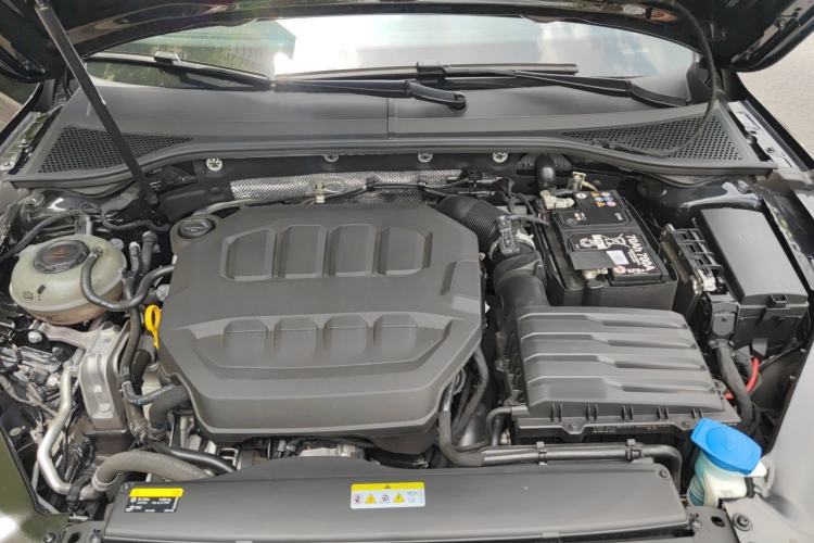 Used Volkswagen Magotan 2023 2 Million Units Commemorative Edition 330TSI DSG Luxury Version Engine Bay