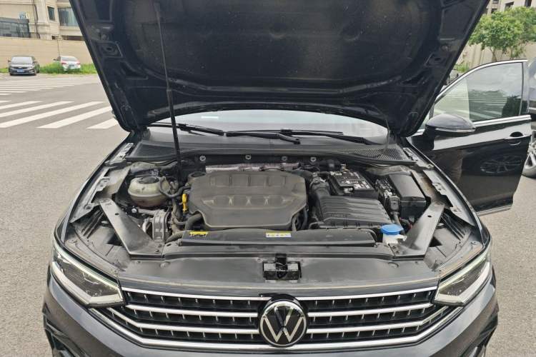 Used Volkswagen Magotan 2023 2 Million Units Commemorative Edition 330TSI DSG Luxury Version Engine Bay