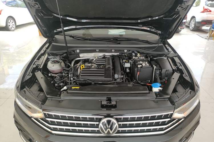 Used Volkswagen Magotan 2023 2 Million Units Limited-Edition 280TSI DSG Comfort Version Engine Bay
