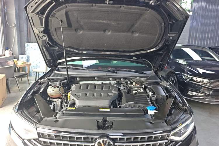 Used Volkswagen Magotan 2023 2 Million Units Commemorative Edition 330TSI DSG Luxury Version Engine Bay