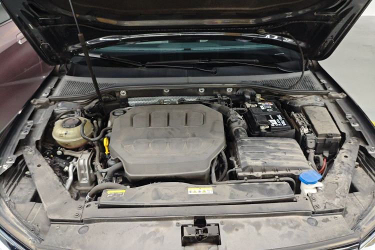 Used Volkswagen Magotan 2023 2 Million Units Commemorative Edition 330TSI DSG Luxury Version Engine Bay