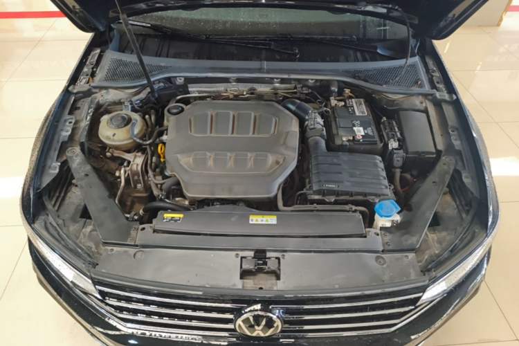 Used Volkswagen Magotan 2023 2 Million Units Commemorative Edition 330TSI DSG Luxury Version Engine Bay