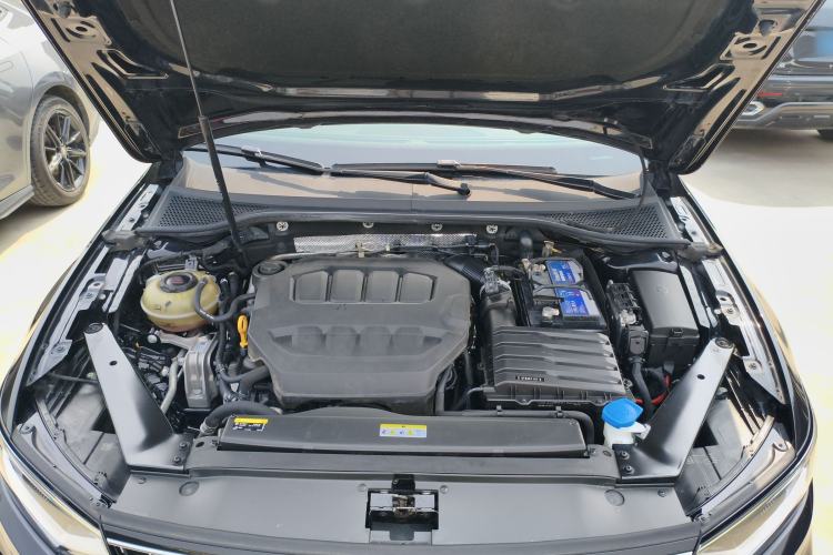 Used Volkswagen Magotan 2023 2 Million Units Commemorative Edition 330TSI DSG Luxury Version Engine Bay