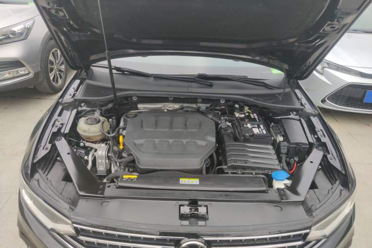 Used Volkswagen Magotan 2023 2 Million Units Commemorative Edition 330TSI DSG Luxury Version Engine Bay