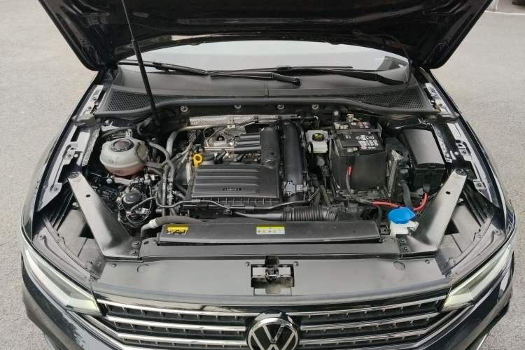 Used Volkswagen Magotan 2023 2 Million Units Limited-Edition 280TSI DSG Comfort Version Engine Bay