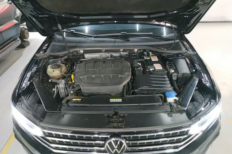 Used Volkswagen Magotan 2023 2 Million Units Limited Edition 330TSI DSG Leading Version Engine Bay
