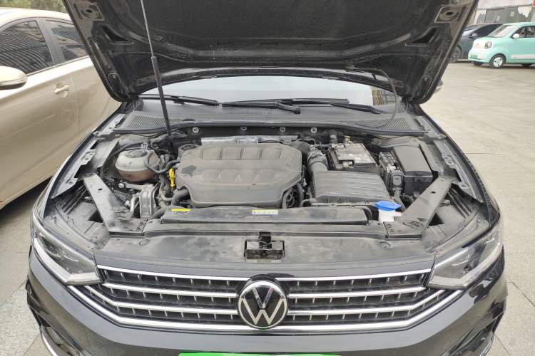 Used Volkswagen Magotan 2023 2 Million Units Limited Edition 330TSI DSG Leading Version Engine Bay