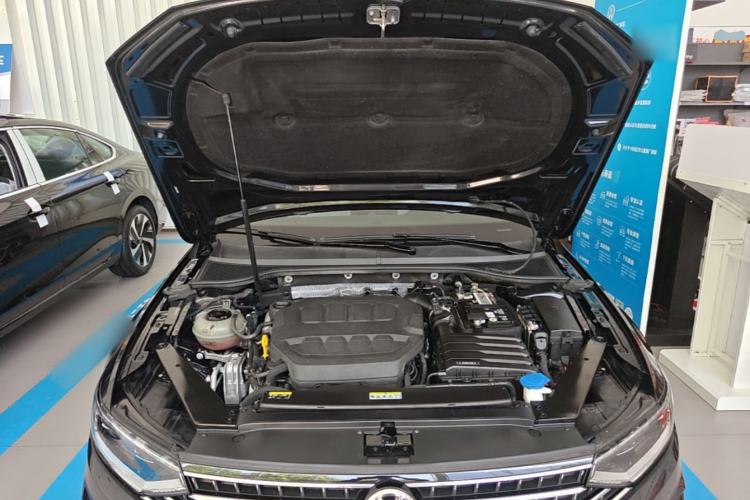 Used Volkswagen Magotan 2023 2 Million Units Limited Edition 330TSI DSG Leading Version Engine Bay