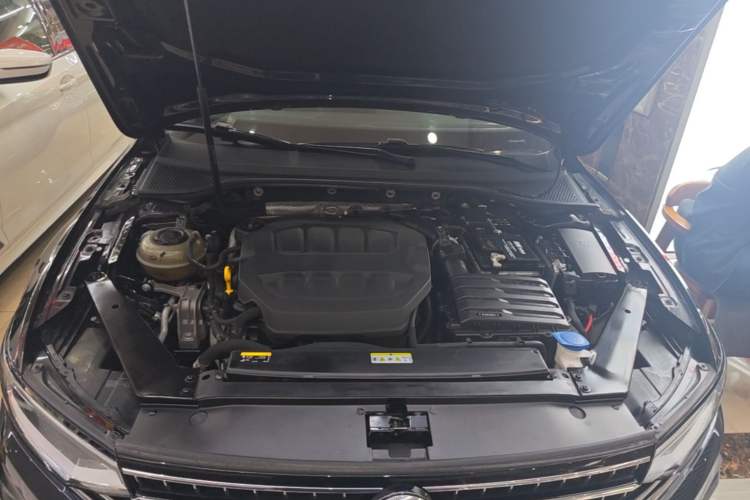 Used Volkswagen Magotan 2023 2 Million Units Limited Edition 330TSI DSG Leading Version Engine Bay