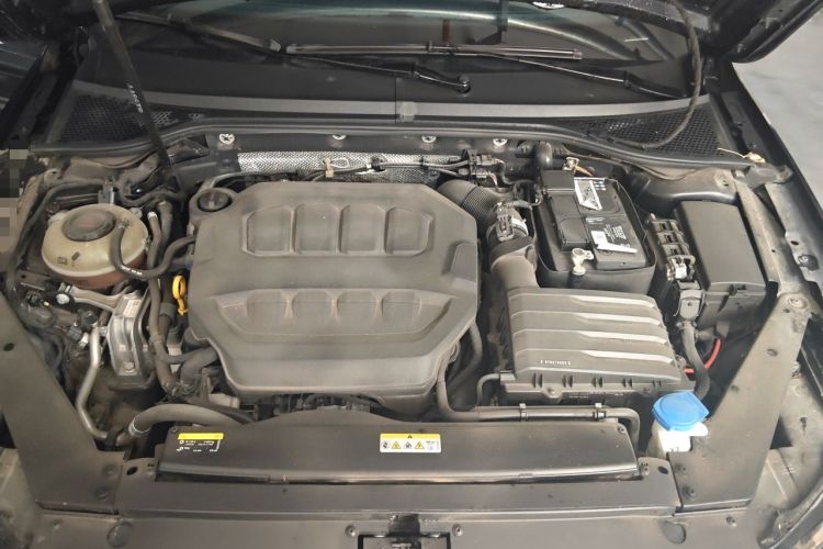 Used Volkswagen Magotan 2023 2 Million Units Commemorative Edition 330TSI DSG Luxury Version Engine Bay