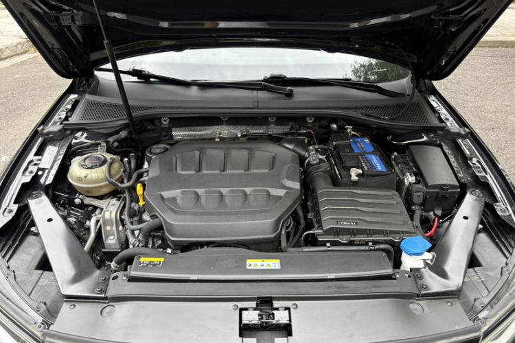 Used Volkswagen Magotan 2023 2 Million Units Limited Edition 330TSI DSG Leading Version Engine Bay