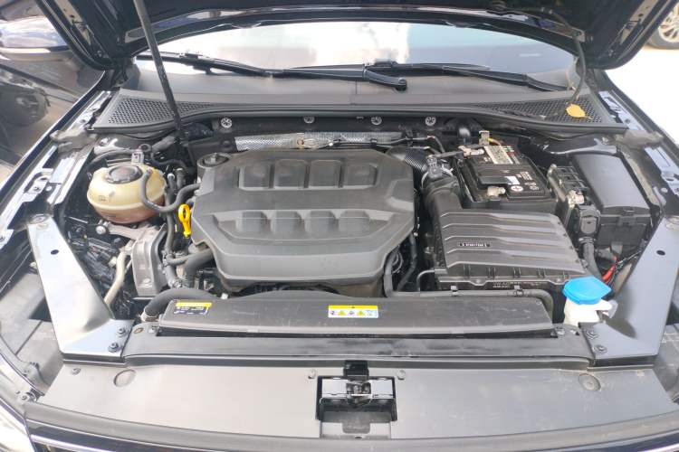 Used Volkswagen Magotan 2023 2 Million Units Limited Edition 330TSI DSG Leading Version Engine Bay