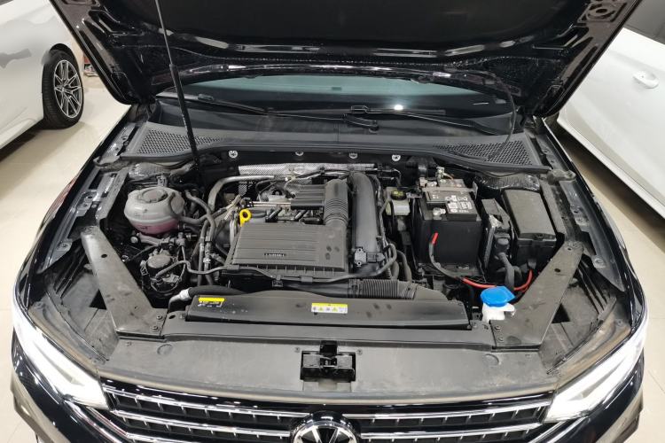 Used Volkswagen Magotan 2023 2 Million Units Limited-Edition 280TSI DSG Comfort Version Engine Bay