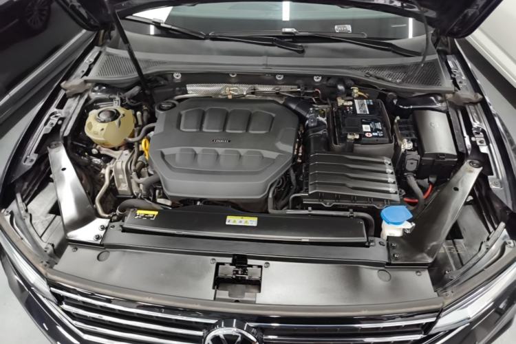 Used Volkswagen Magotan 2023 2 Million Units Limited Edition 330TSI DSG Leading Version Engine Bay