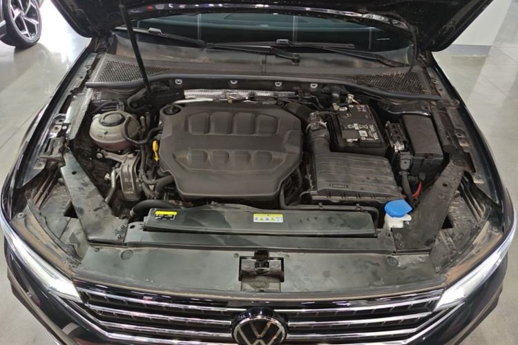 Used Volkswagen Magotan 2023 2 Million Units Commemorative Edition 330TSI DSG Luxury Version Engine Bay