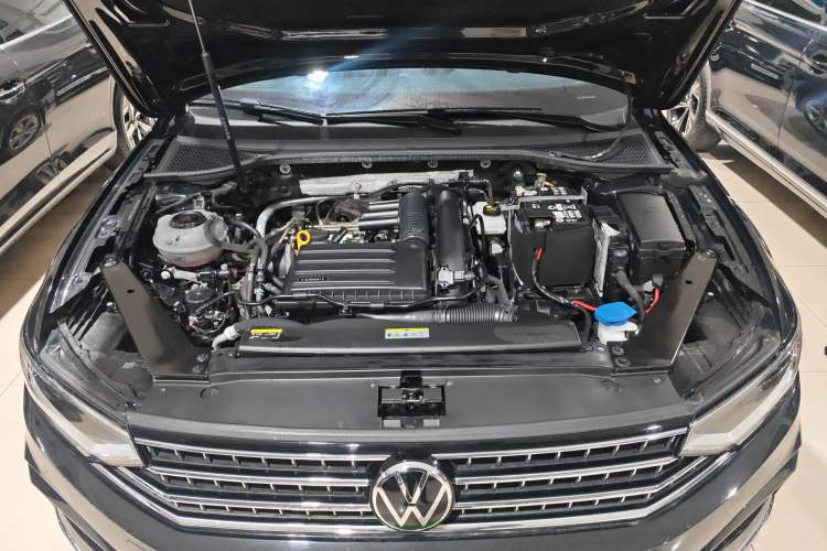 Used Volkswagen Magotan 2023 2 Million Units Limited-Edition 280TSI DSG Comfort Version Engine Bay