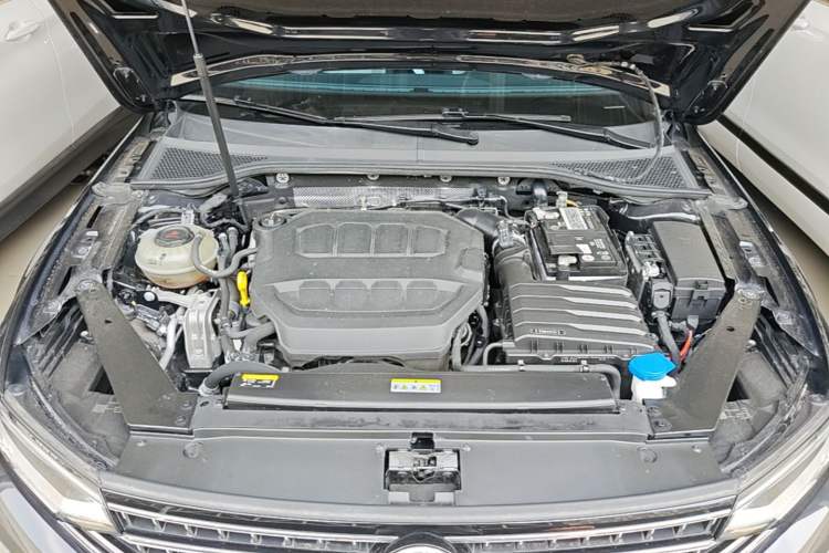 Used Volkswagen Magotan 2023 2 Million Units Commemorative Edition 330TSI DSG Luxury Version Engine Bay