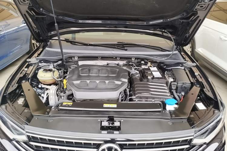 Used Volkswagen Magotan 2023 2 Million Units Limited Edition 330TSI DSG Leading Version Engine Bay