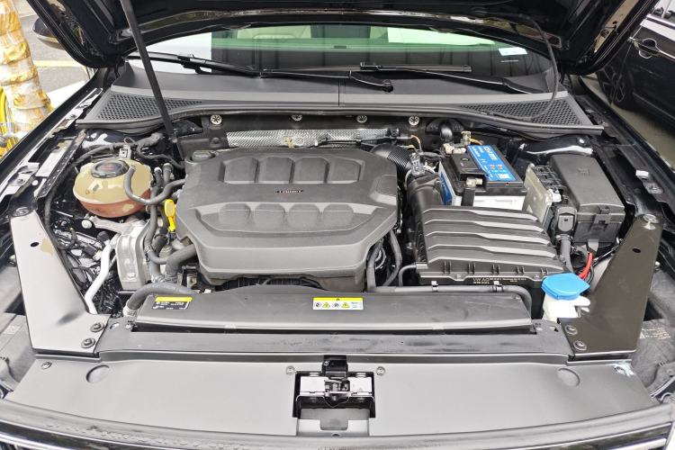 Used Volkswagen Magotan 2023 2 Million Units Commemorative Edition 330TSI DSG Luxury Version Engine Bay