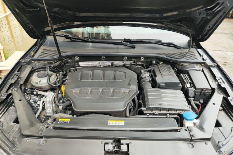 Used Volkswagen Magotan 2023 2 Million Units Commemorative Edition 330TSI DSG Luxury Version Engine Bay