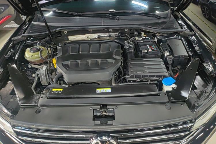 Used Volkswagen Magotan 2023 2 Million Units Limited Edition 330TSI DSG Leading Version Engine Bay
