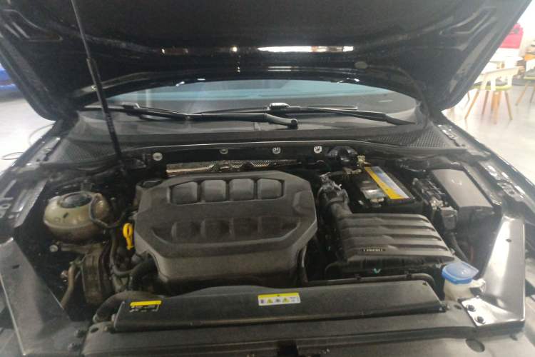 Used Volkswagen Magotan 2023 2 Million Units Limited Edition 330TSI DSG Leading Version Engine Bay