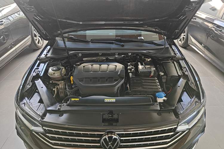 Used Volkswagen Magotan 2023 2 Million Units Limited Edition 330TSI DSG Leading Version Engine Bay
