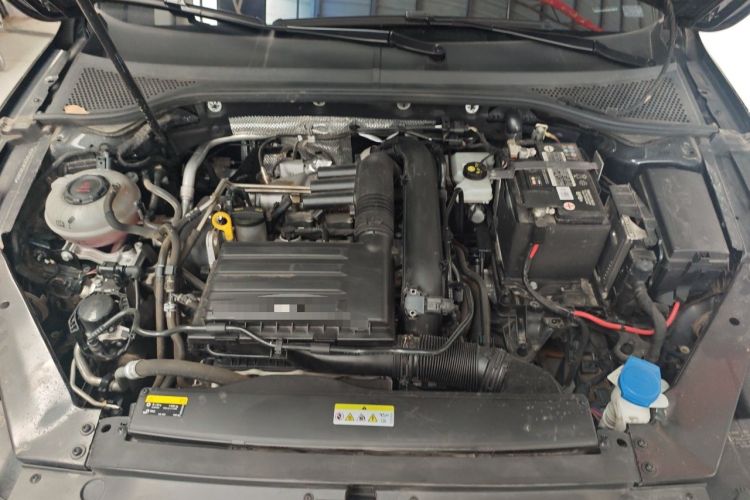 Used Volkswagen Magotan 2023 2 Million Units Limited-Edition 280TSI DSG Comfort Version Engine Bay