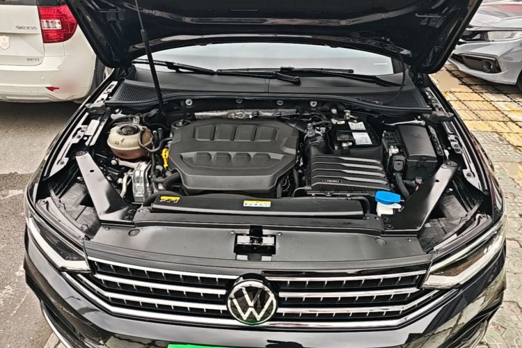 Used Volkswagen Magotan 2023 2 Million Units Commemorative Edition 330TSI DSG Luxury Version Engine Bay