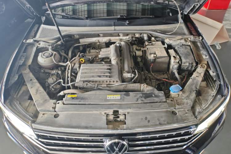 Used Volkswagen Magotan 2023 2 Million Units Limited-Edition 280TSI DSG Comfort Version Engine Bay