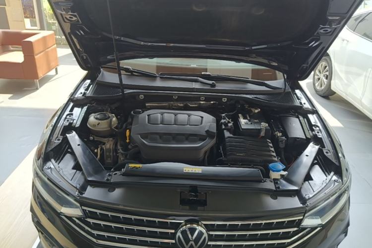 Used Volkswagen Magotan 2023 2 Million Units Commemorative Edition 330TSI DSG Luxury Version Engine Bay