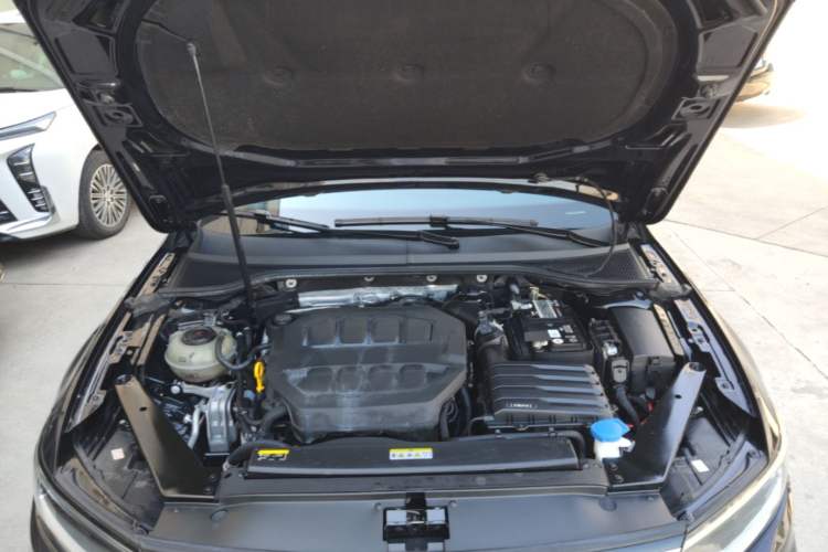 Used Volkswagen Magotan 2023 2 Million Units Commemorative Edition 330TSI DSG Luxury Version Engine Bay