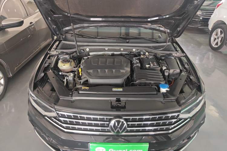 Used Volkswagen Magotan 2023 2 Million Units Limited Edition 330TSI DSG Leading Version Engine Bay