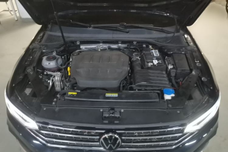 Used Volkswagen Magotan 2023 2 Million Units Commemorative Edition 330TSI DSG Luxury Version Engine Bay