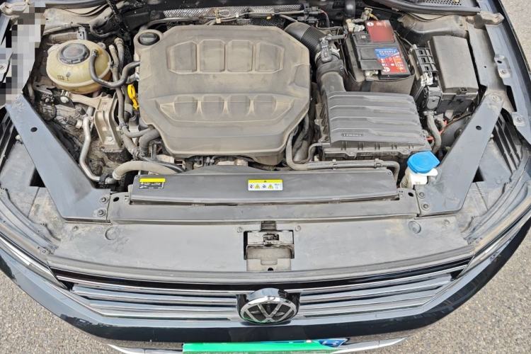 Used Volkswagen Magotan 2023 2 Million Units Limited Edition 330TSI DSG Leading Version Engine Bay