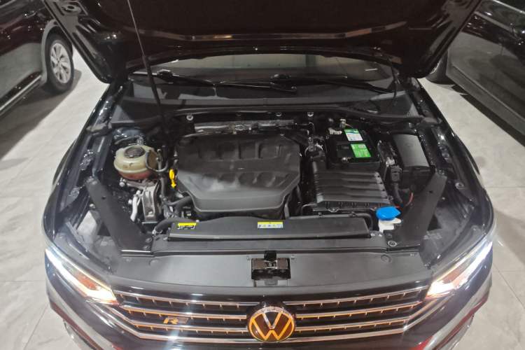 Used Volkswagen Magotan 2023 2 Million Units Limited Edition 330TSI DSG Leading Version Engine Bay