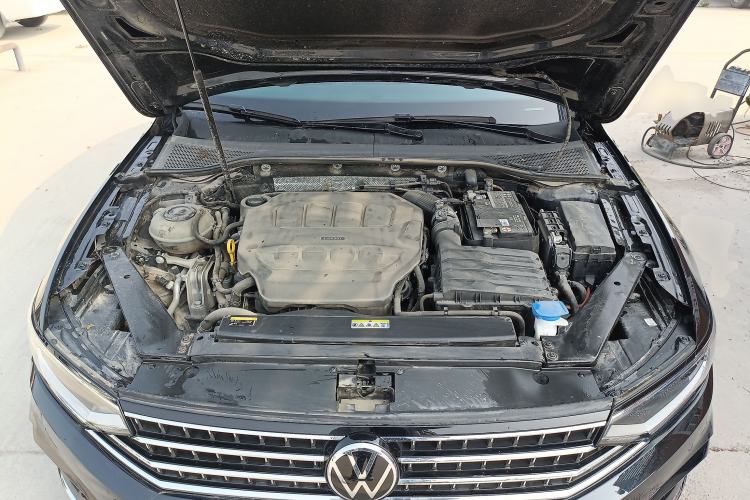 Used Volkswagen Magotan 2023 2 Million Units Limited Edition 330TSI DSG Leading Version Engine Bay