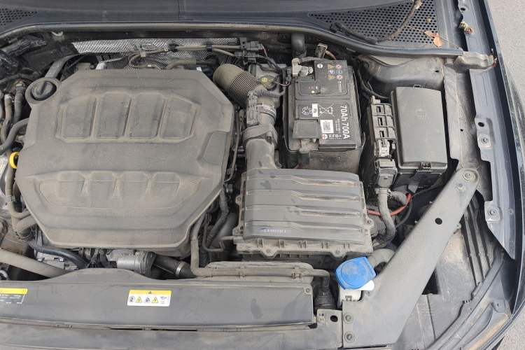 Used Volkswagen Magotan 2023 2 Million Units Commemorative Edition 330TSI DSG Luxury Version Engine Bay Left