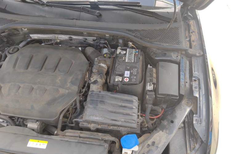 Used Volkswagen Magotan 2023 2 Million Units Limited Edition 330TSI DSG Leading Version Engine Bay Left