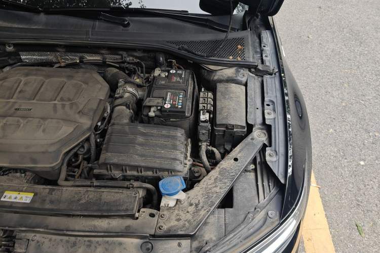 Used Volkswagen Magotan 2023 2 Million Units Commemorative Edition 330TSI DSG Luxury Version Engine Bay Left
