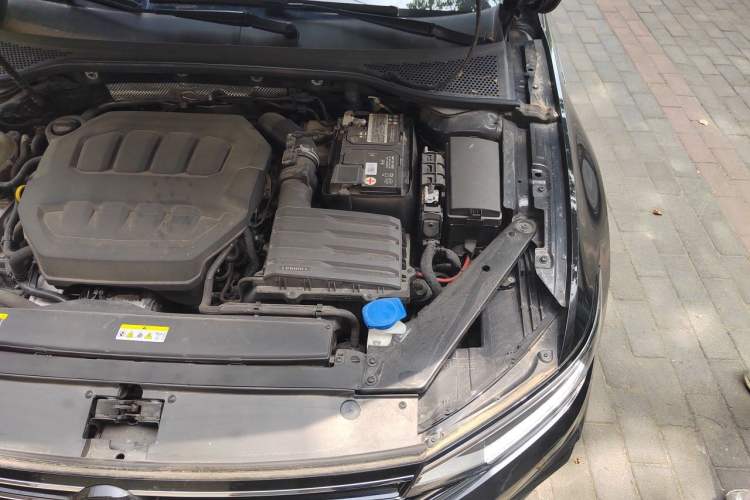 Used Volkswagen Magotan 2023 2 Million Units Commemorative Edition 330TSI DSG Luxury Version Engine Bay Left
