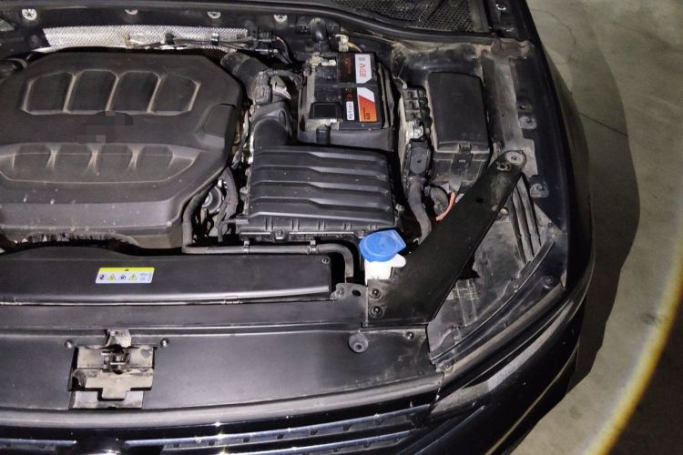 Used Volkswagen Magotan 2023 2 Million Units Commemorative Edition 330TSI DSG Luxury Version Engine Bay Left
