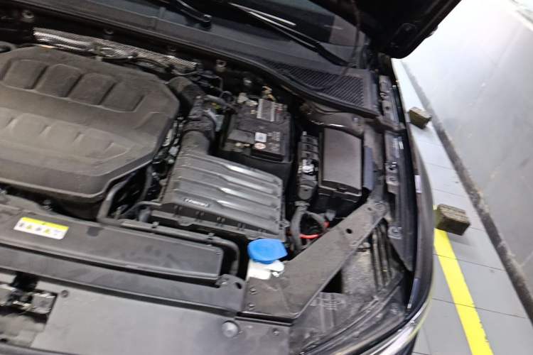 Used Volkswagen Magotan 2023 2 Million Units Commemorative Edition 330TSI DSG Luxury Version Engine Bay Left