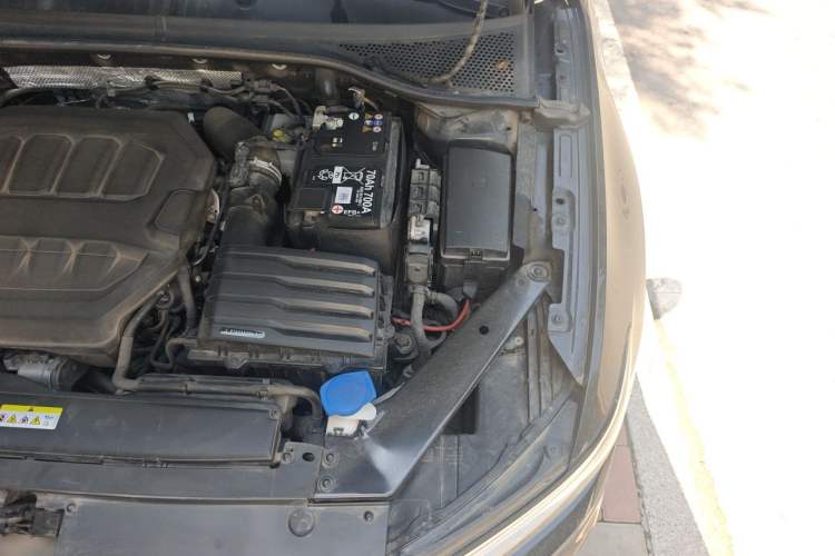 Used Volkswagen Magotan 2023 2 Million Units Commemorative Edition 330TSI DSG Luxury Version Engine Bay Left