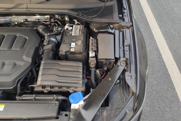 Used Volkswagen Magotan 2023 2 Million Units Limited Edition 330TSI DSG Leading Version Engine Bay Left