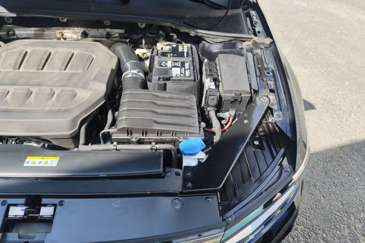 Used Volkswagen Magotan 2023 2 Million Units Limited-Edition 380TSI DSG Flagship Version Engine Bay Left