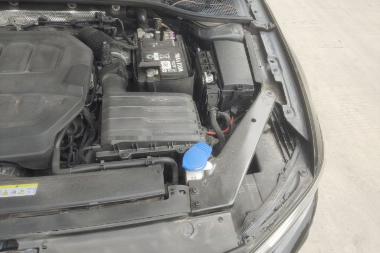 Used Volkswagen Magotan 2023 2 Million Units Commemorative Edition 330TSI DSG Luxury Version Engine Bay Left
