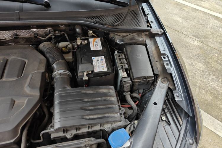 Used Volkswagen Magotan 2023 2 Million Units Limited-Edition 380TSI DSG Flagship Version Engine Bay Left